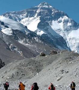 China baut Schnellstraße zum Mount Everest China baut Schnellstraße zum Mount Everest